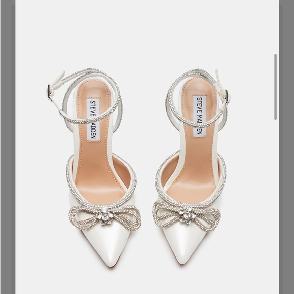 Bow heels - Picture 2 of 8